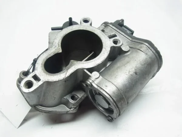 AGR EGR Ventil Renault Laguna Koleos Trafic 2,0dCi 2,3DCI Bj 06- H8200987088 C